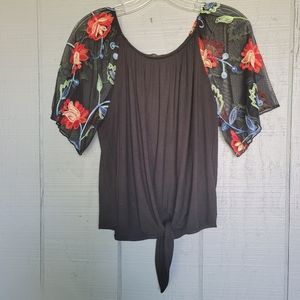 Kim & Cami Black Embroidered Sleeve Top. Size M